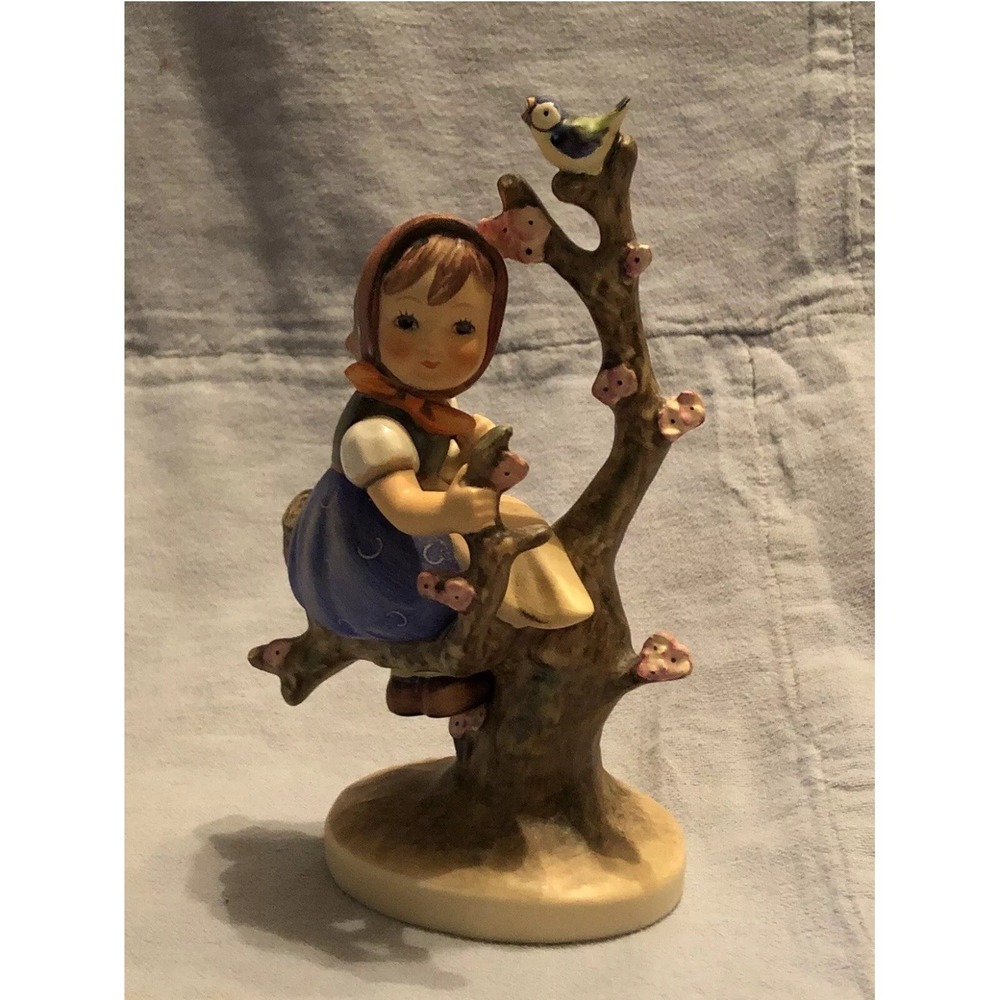 Goebel Hummel Figurine Apple Tree Girl Set‎ 5.75"